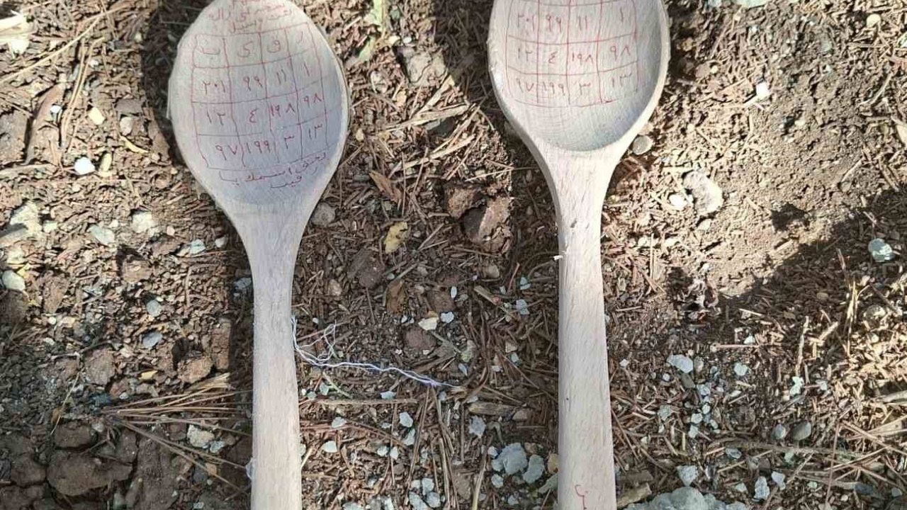 Diyarbakır&#039;da Mezarlık Gerçeği: Mezarlardan Çıkan &#039;Büyüler&#039; Hayrete Düşürüyor