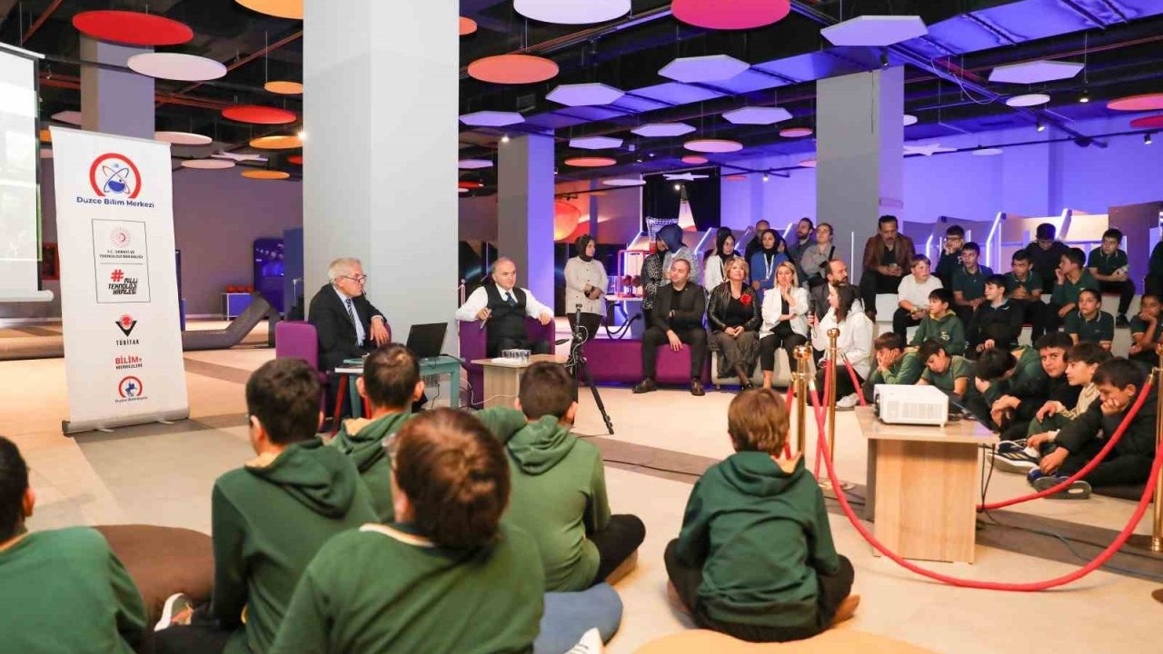 Düzce Bilim Merkezi’nden Türkiye Çapında Uzay Konferansı: Başkan Özlü Öğrencilerle Buluştu