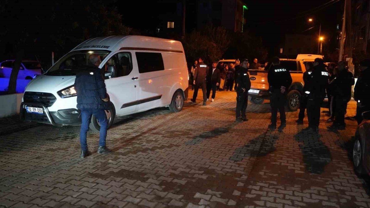 Edremit’te Kan Lekeleri Alarm Yarattı: Evde Silahla Öldürülmüş Erkek Cesedi Bulundu