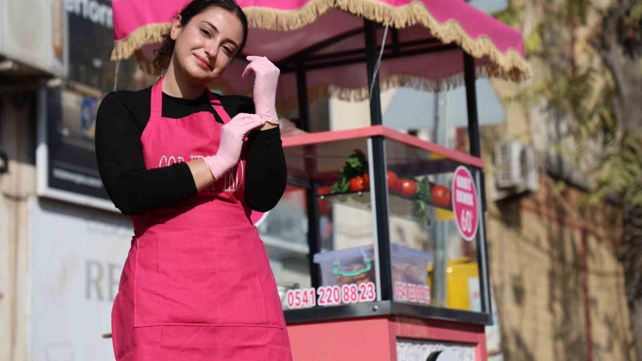 Elazığ Sanayisine Pembe Dokunuş: 20 Yaşındaki İkranur Türk Gobit Ekmeğiyle İlham Oluyor