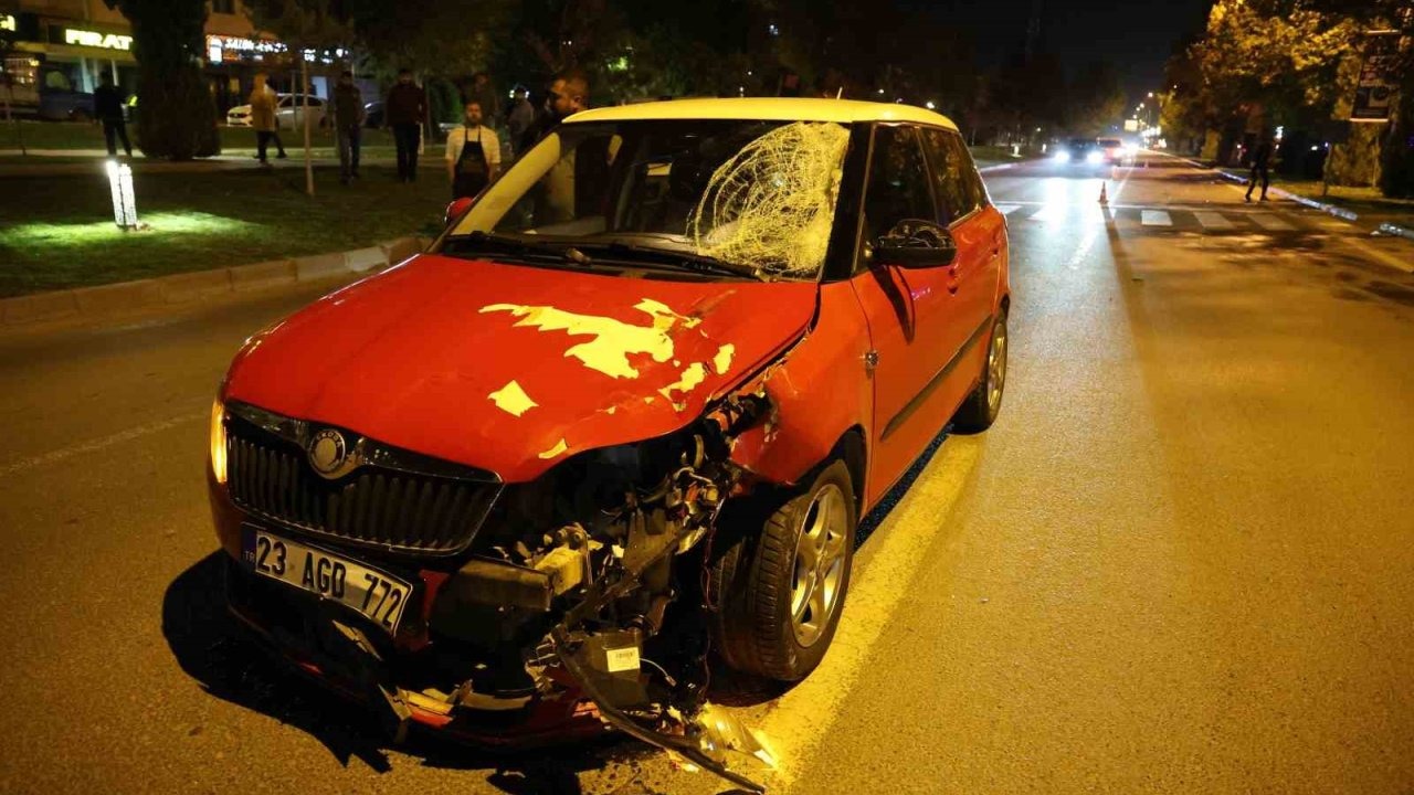 Elazığ’da Otomobilin Çarptığı İki Yayadan Biri Hayatını Kaybetti