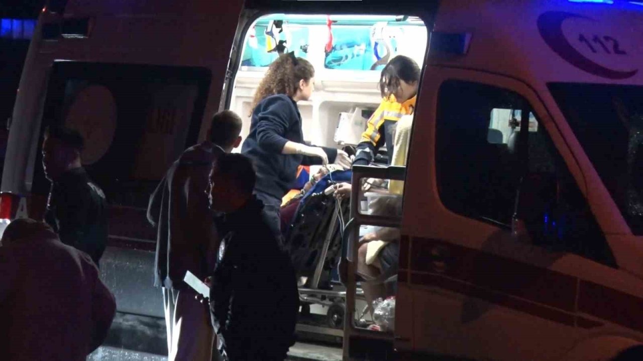 Elektrik Panosu Yangını: 20 Kişi Dumandan Etkilendi