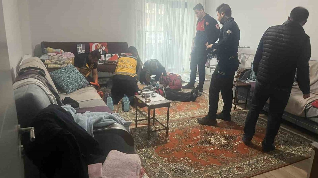 Emekli Astsubay Yalnız Yaşadığı Evinde Ölü Bulundu