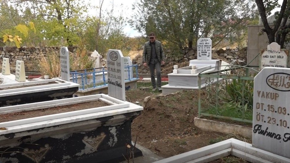 Erciş Depreminin Acı Tanığı: &quot;17 Kişiyi Enkazdan Ölü Çıkardık&quot;