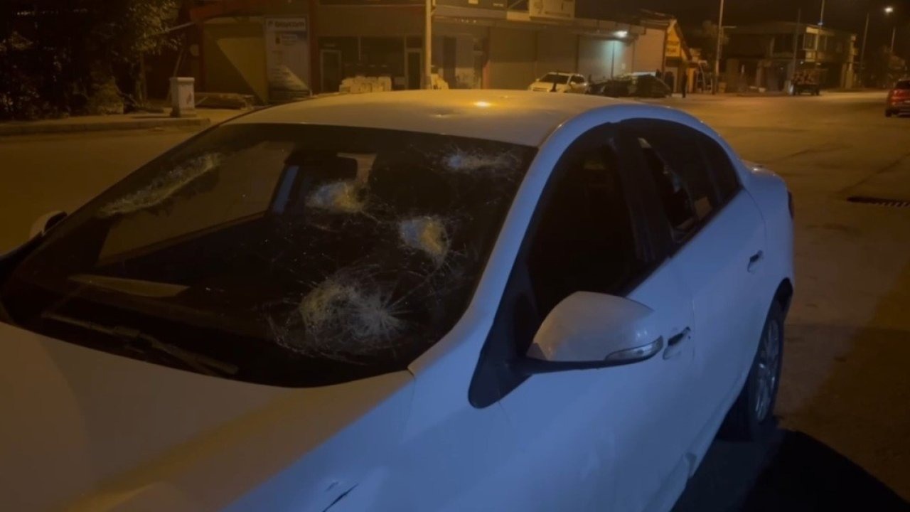 Erzincan&#039;da Garip Olay: Kiraladığı Otomobilin Camlarını Kırarak Araca Zarar Verdi