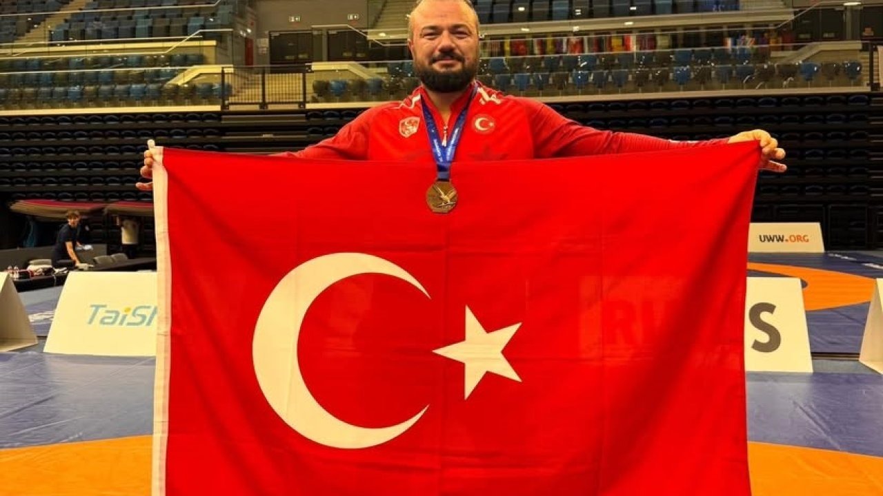 Erzincanlı Güreşçi Serhat Sarıçiçek, Veteranlar Dünya Şampiyonası&#039;nda Bronz Madalya Kazandı