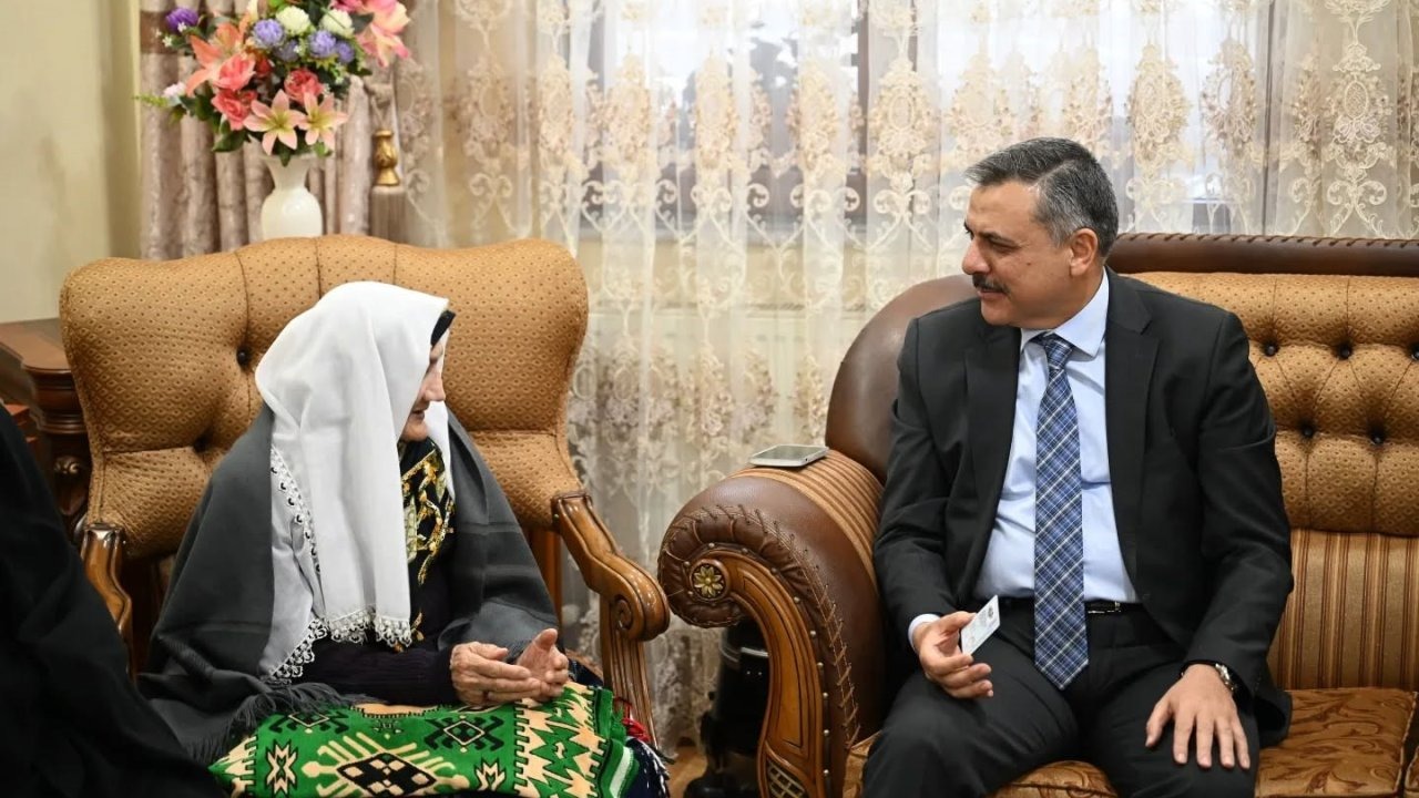 Erzurum Valisi Çiftçi'den 95 Yaşındaki Şahteret Nine’ye Anlamlı Ziyaret