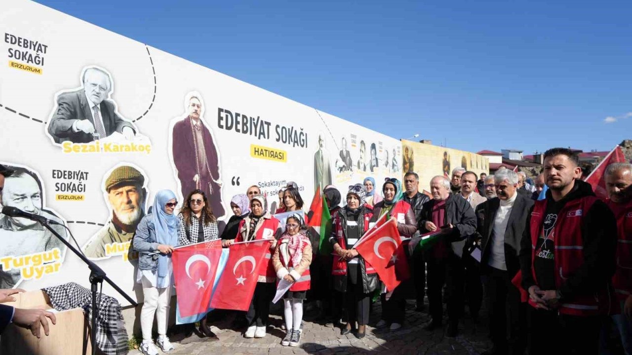 Erzurum’da &quot;Edebiyat Sokağı&quot;nda Gazze Şiirleri Yankılandı