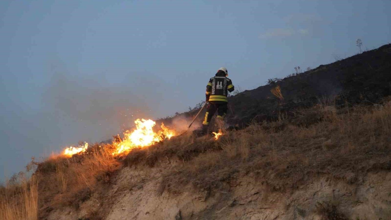 Erzurum’da Havai Fişek Ot Yangınına Neden Oldu