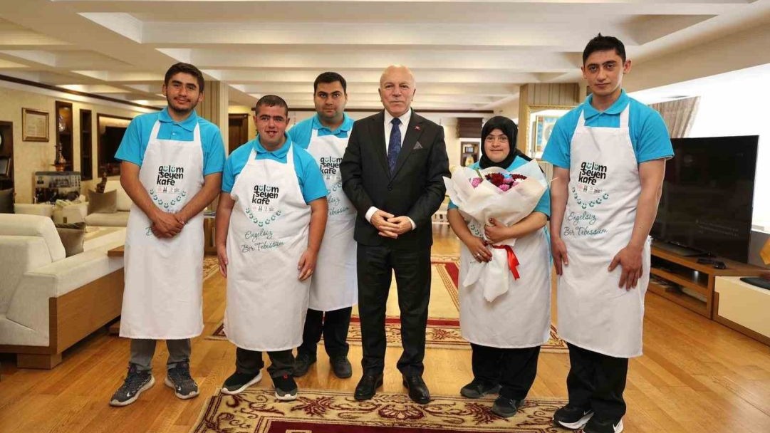 Erzurum’da Örnek Proje: Gülümseyen Kafe, 5 Zihinsel Engelli Bireye İstihdam Sağladı