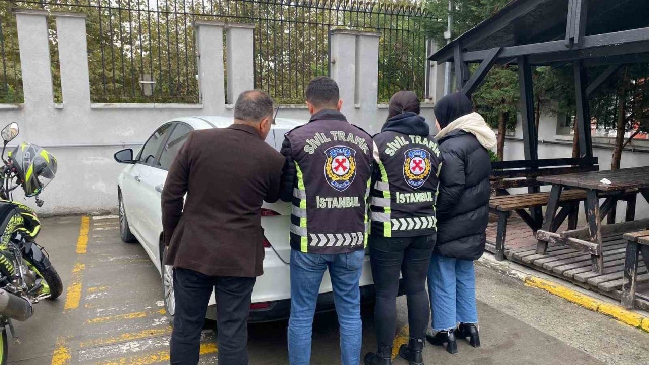 Esenyurt’ta Trafiği Tehlikeye Sokup Kaput Üzerinde Tartışan Sürücülere Ceza Yağdı