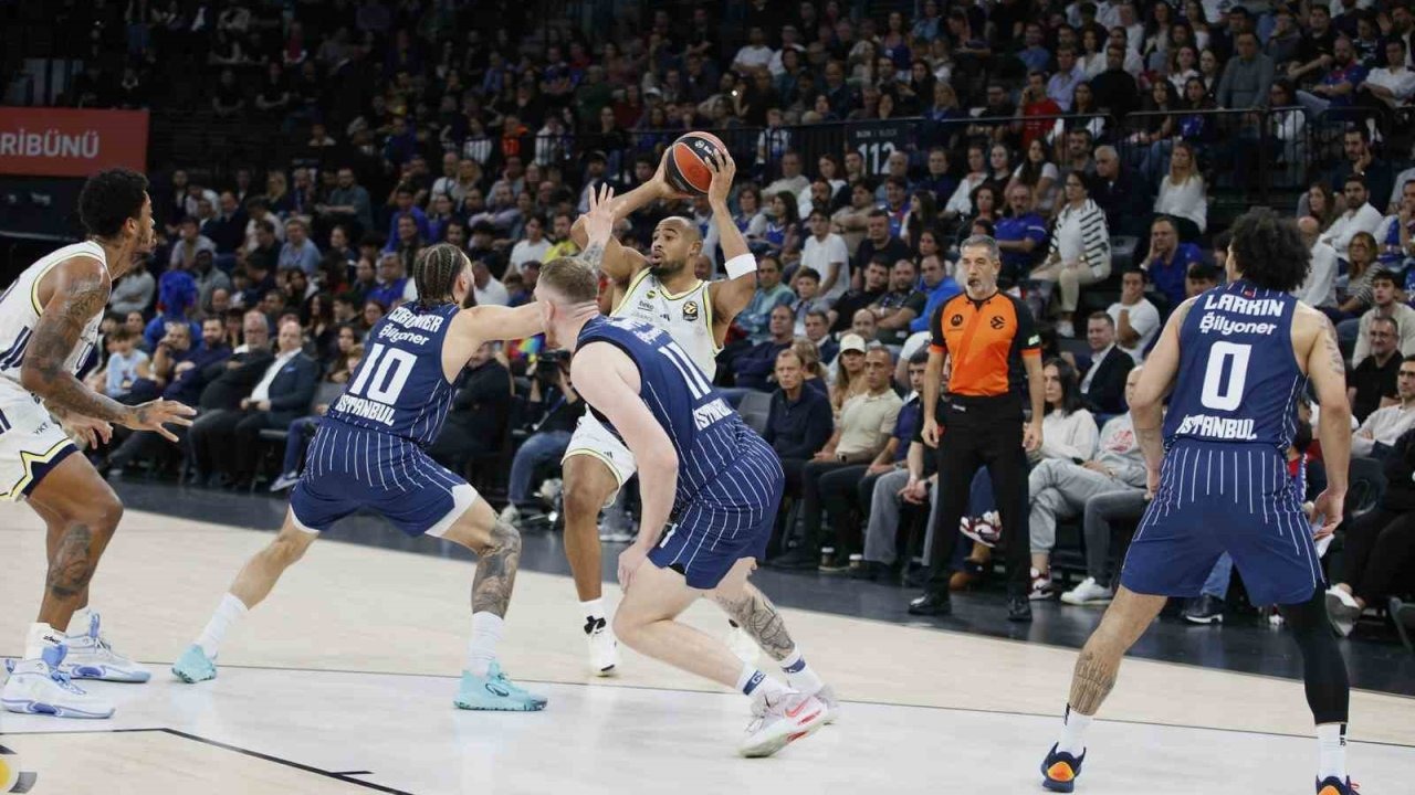 Euroleague&#039;de Derbi Heyecanı: Fenerbahçe Beko, Anadolu Efes&#039;i Deplasmanda Mağlup Etti