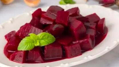 Evde Kolay Pancar Turşusu Tarifi: Sofranıza Renk ve Sağlık Katın!