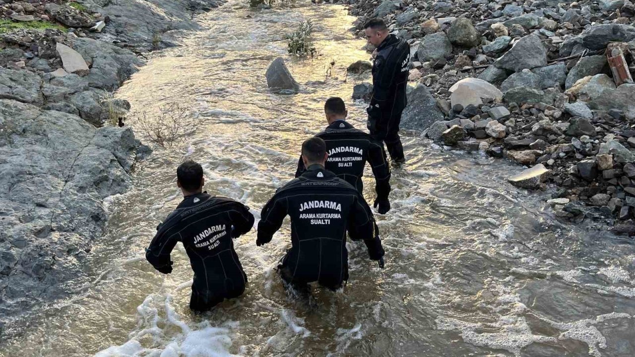 Foça’da Sulara Kapılan Bülent Kaptanoğlu’nu Arama Çalışmaları Yeniden Başladı