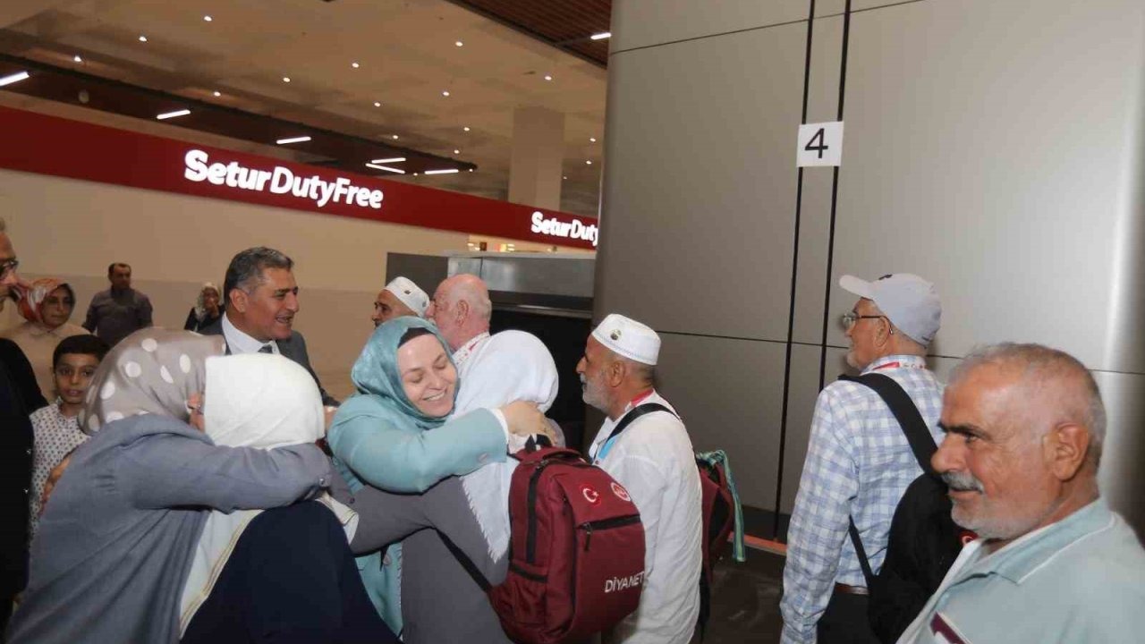 Gaziantep’in &quot;Ulu Çınarları&quot; Kutsal Yolculuktan Huzurla Döndü