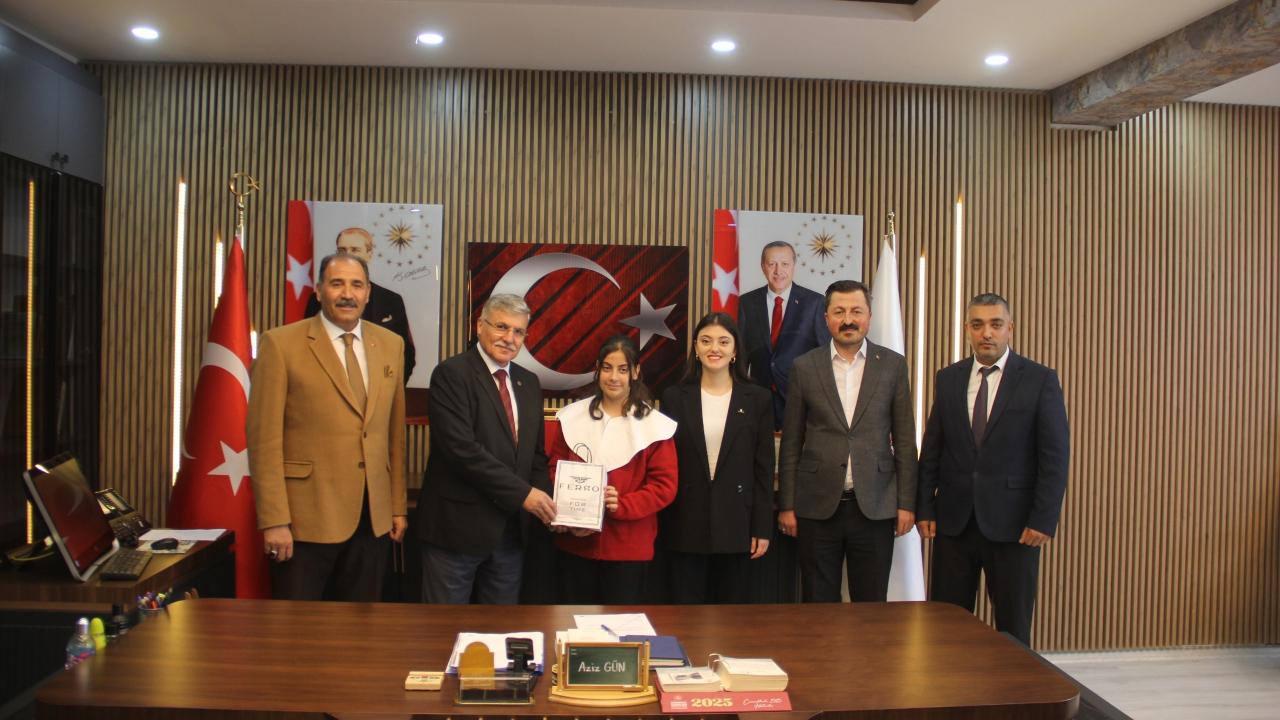 Genç Kalemlerden Cumhuriyete Destek: Aşağı Erhacı Ortaokulu’ndan Türkiye Birinciliği