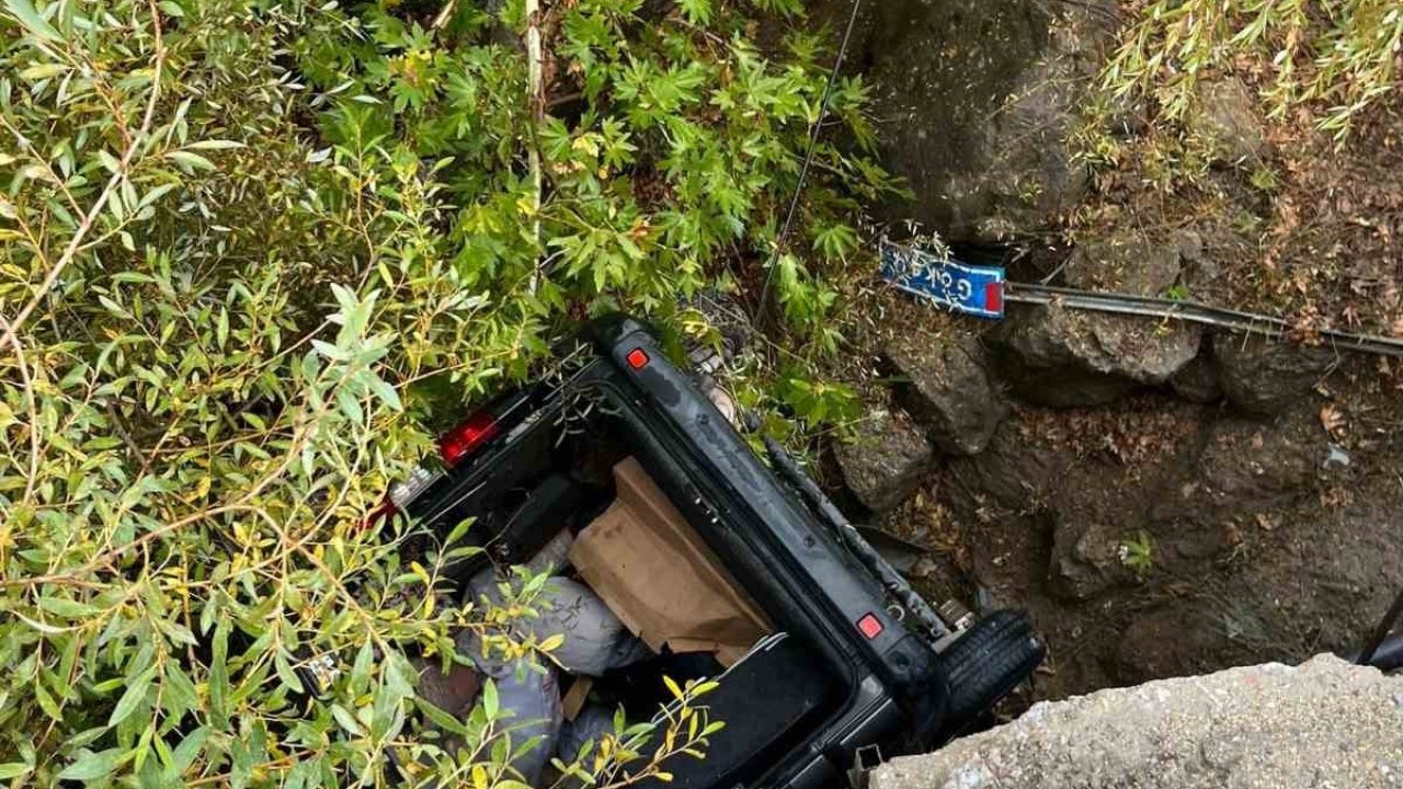 Gölbaşı’nda Korkunç Kaza: Otomobil Köprüden Uçtu, Ağaç Dallarına Asılı Kaldı