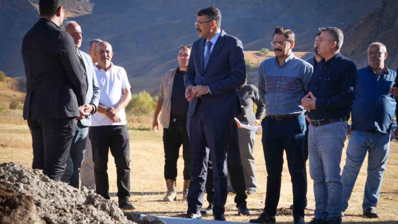 Hakkâri İçin Su Müjdesi! Vali Çelik: "250 Litre Su Kaynağı Sağlanacak"