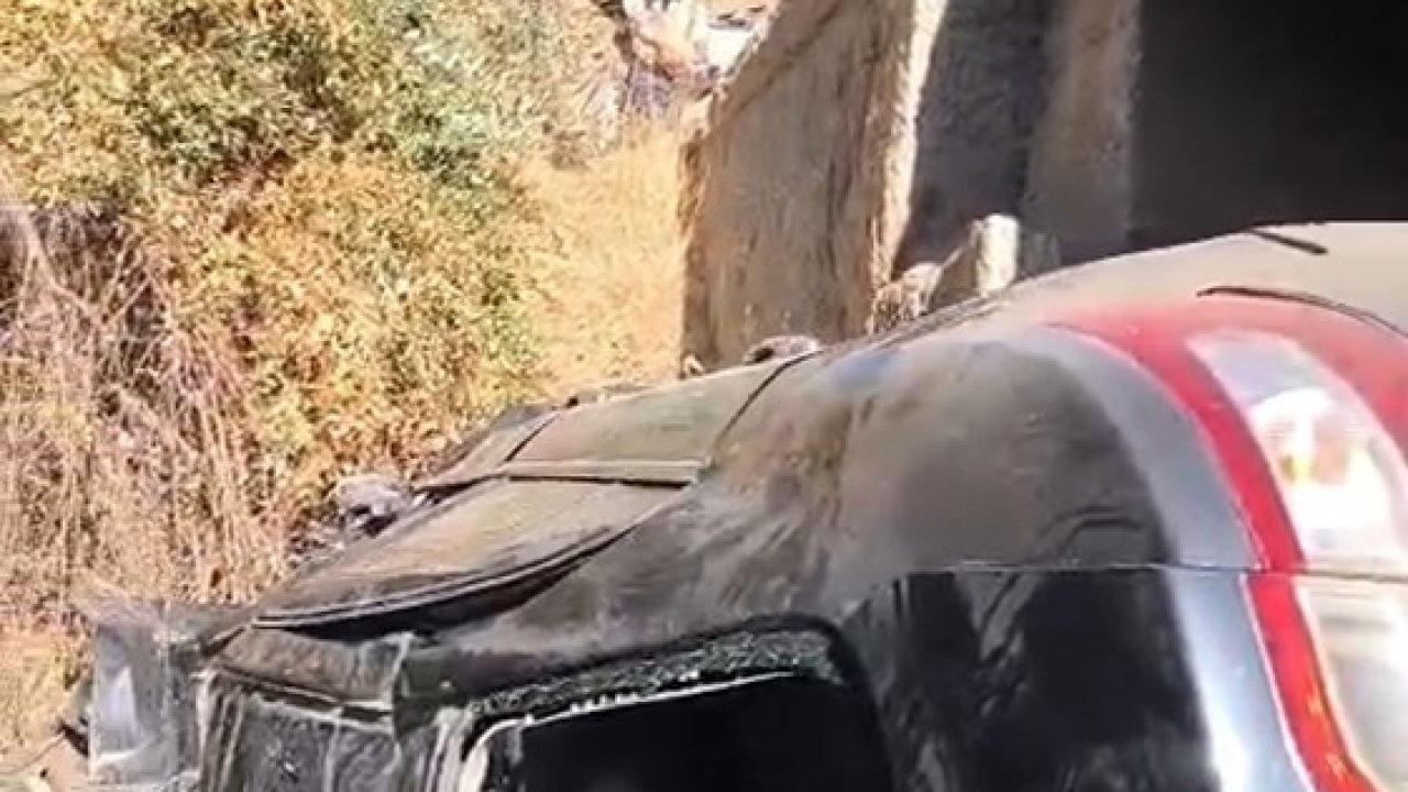 Hakkari Yüksekova’da Trafik Kazası: Otomobil Dereye Devrildi, 4 Yaralı