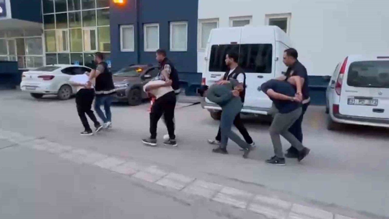 Hatay İskenderun’da Havaya Silah Sıkarak Genel Güvenliği Tehlikeye Düşüren 4 Şüpheli Yakalandı