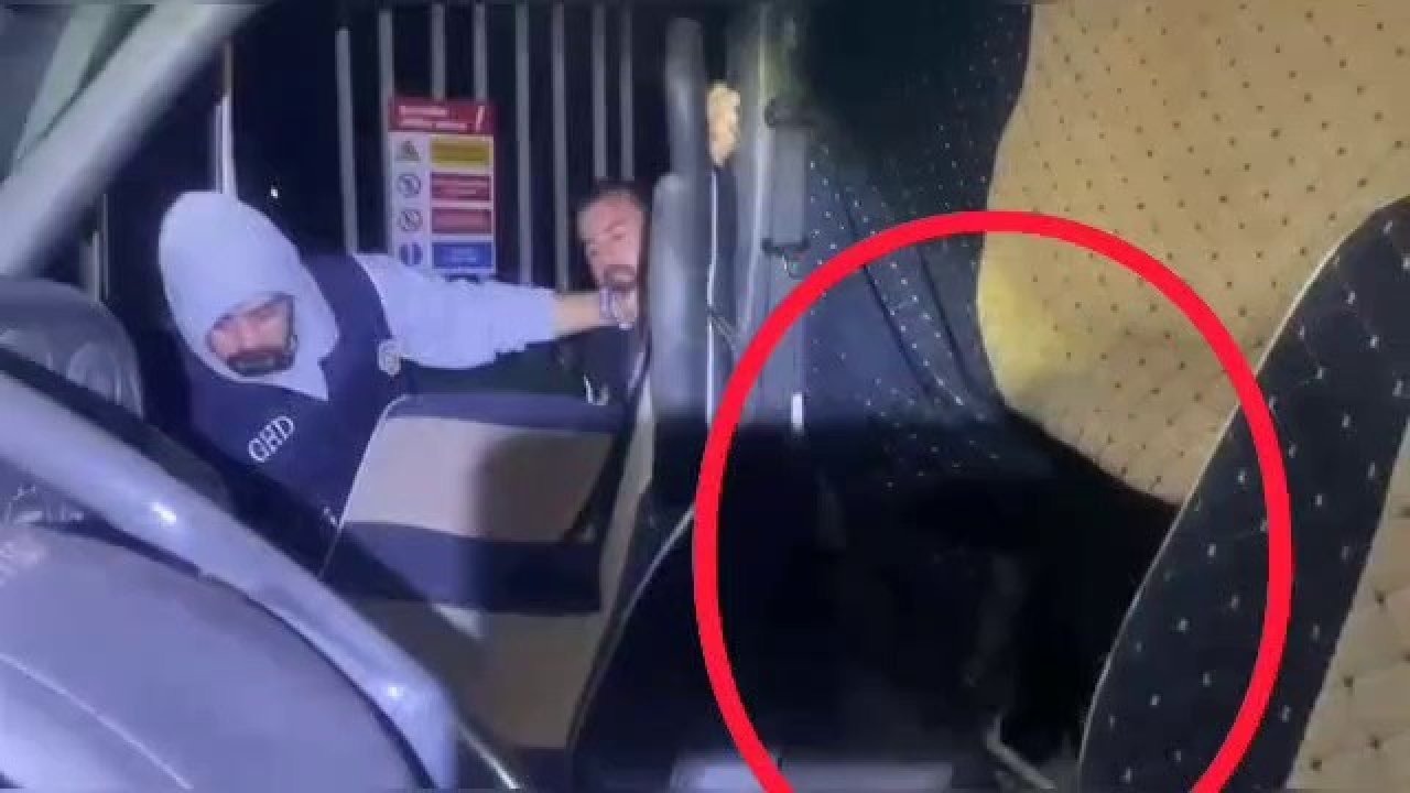 Hatay'da Kamyonun Gizli Bölmesinde 31 Göçmen Yakalandı: 1 Organizatör Tutuklandı