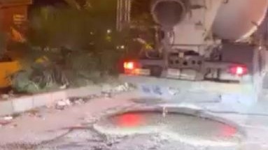Hatay’da Kırmızı Işıkta Beklerken Yola Beton Döken Mikser Sürücüsüne Ceza!