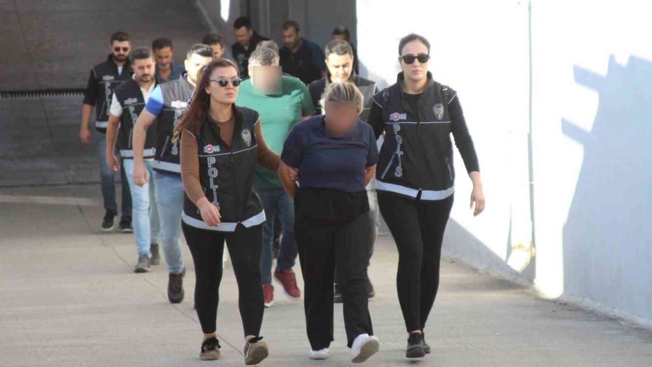 &quot;Hazine Arazisi&quot; Vurgunu: 80 Milyon TL Dolandırıcılık Yapan 13 Şüpheli Yakalandı!