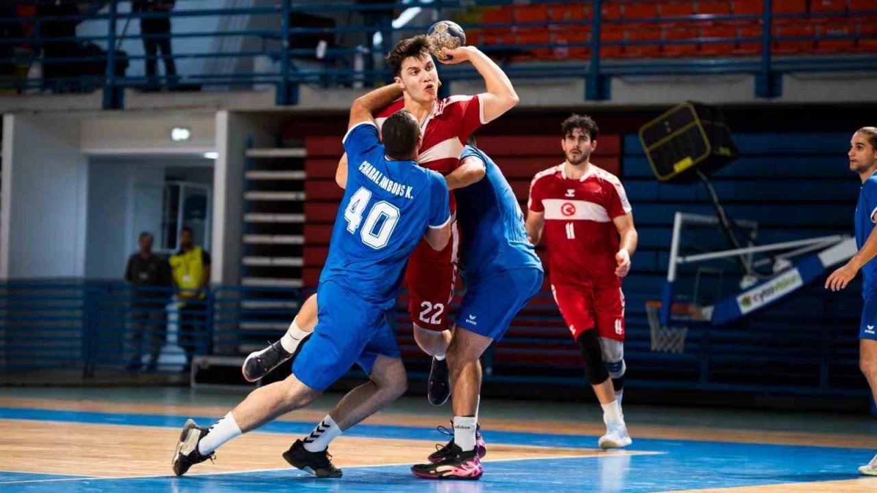 Hentbol Erkek Milli Takımı, Dünya Şampiyonası Elemelerinde Avantajı Kaptı: GKRK'yı 33-27 Mağlup Etti