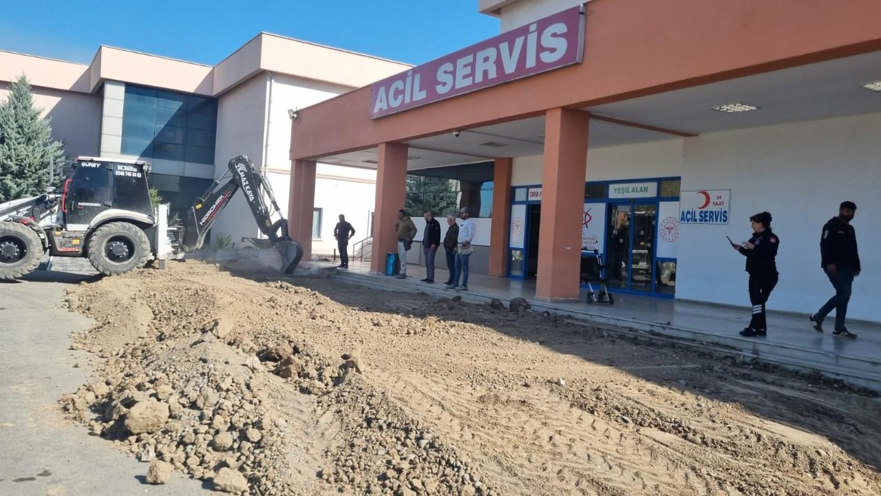 Iğdır Dr. Nevruz Erez Hastanesi Acil Servis Girişinde Genişletme Çalışmaları Başladı