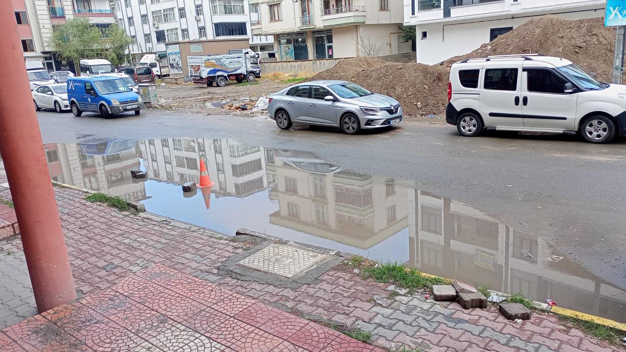 Iğdır Güne Sağanak Yağmurla Başladı: Sıcaklık Belirgin Şekilde Düştü