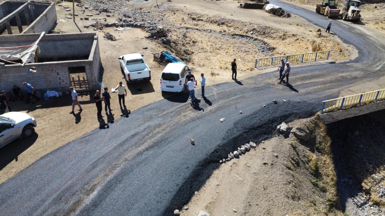 Iğdır İl Özel İdaresi’nin Sıcak Asfalt Çalışmaları Havadan Görüntülendi