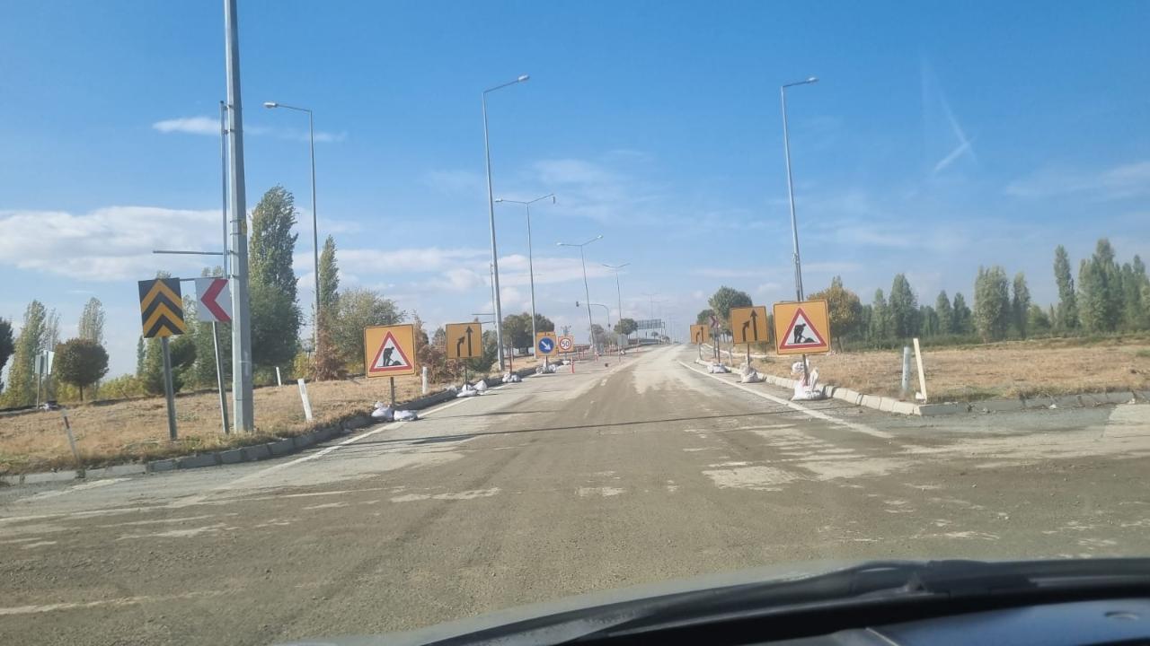 Iğdır Şehit Bülent Aydın Havalimanı Yolunda Asfalt Çalışmaları Devam Ediyor