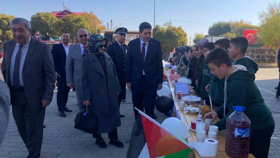 Iğdır Şehit Polis Nevzat Alagöz Ortaokulu’ndan Gazze’ye Destek: “Bir Okul, Bir Umut” Kampanyası Yoğun İlgi Gördü