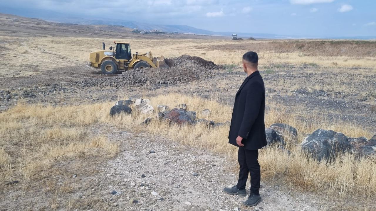 Iğdır'da 19 Yaşındaki Muhtar Muhammed Baran Akbulut, Köyü İçin Kolları Sıvadı