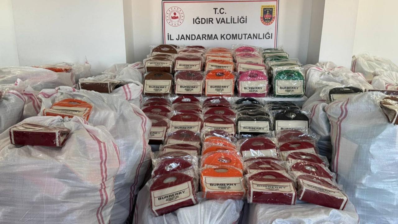 Iğdır’da Jandarmadan Kaçak Çanta ve Cüzdan Operasyonu