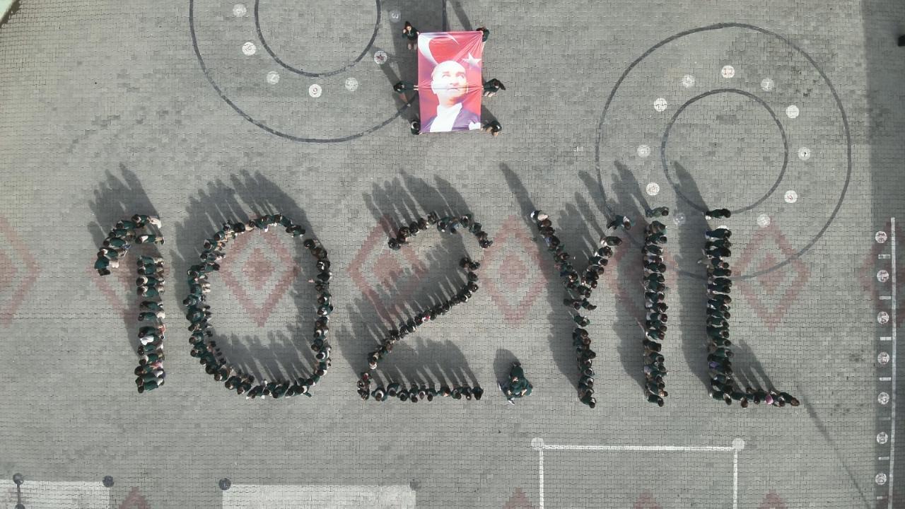 Iğdır&#039;da Öğrencilerden “102 YIL” koreografisiyle Cumhuriyet Coşkusu