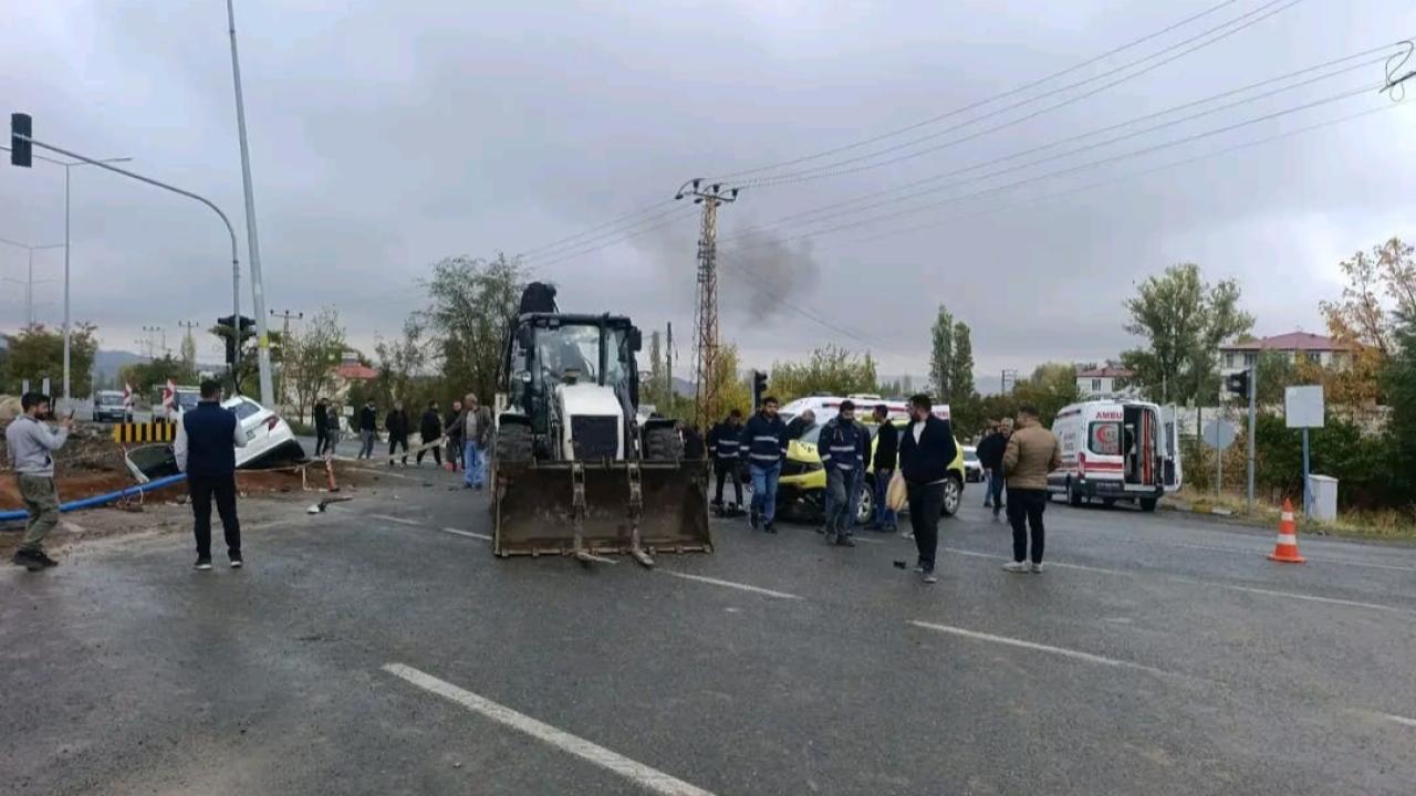 Iğdır’da Trafik Kazası: Ticari Taksi ile Otomobil Çarpıştı!