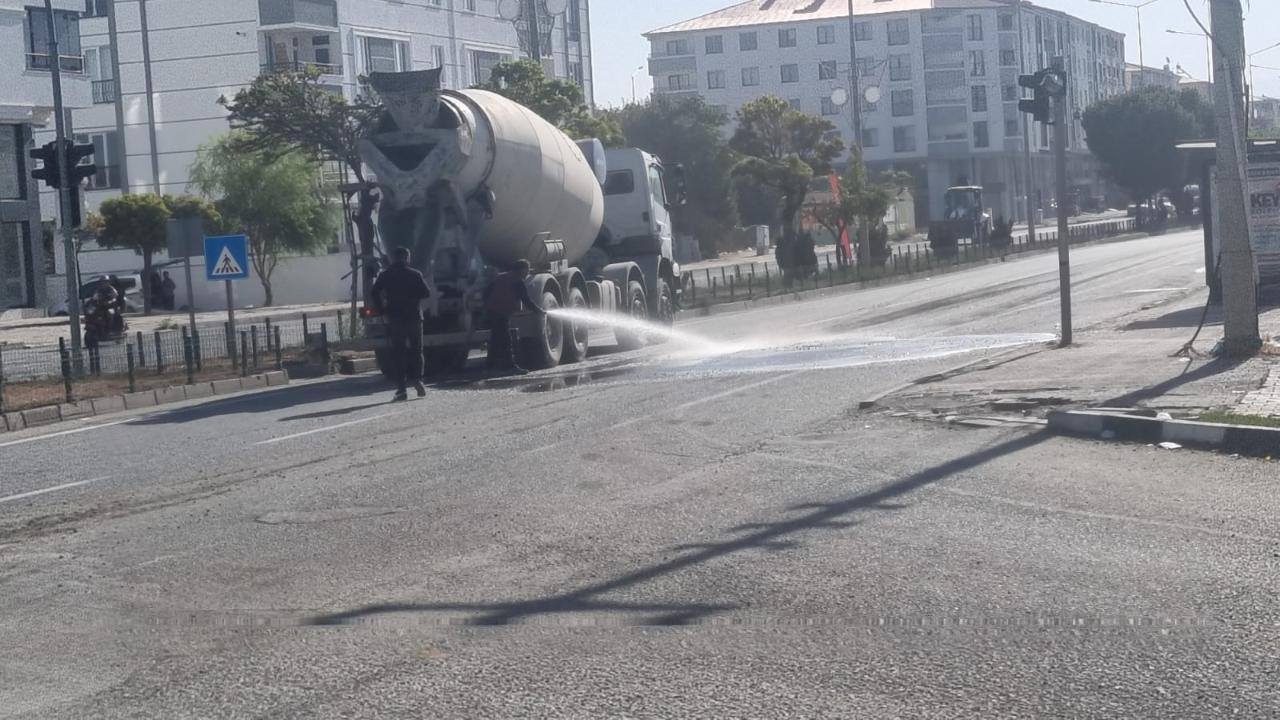 Iğdır’da Yola Dökülen Beton Ekipler Tarafından Temizlendi