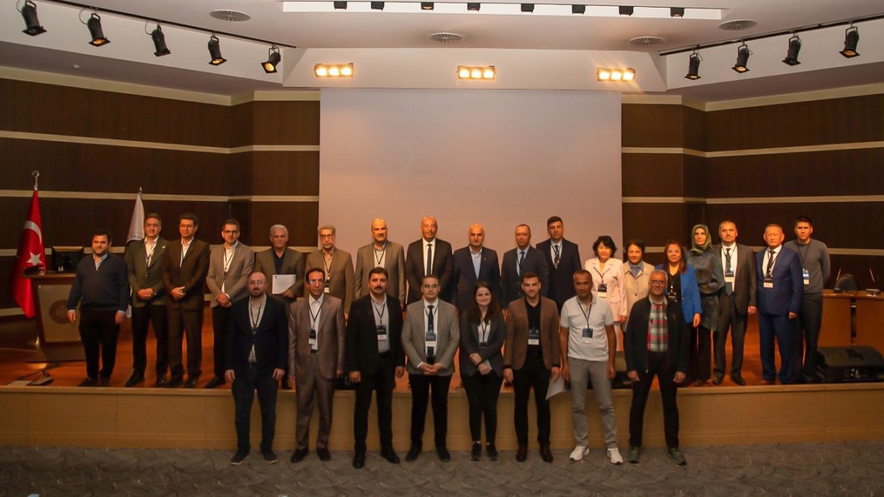 II. Uluslararası Veteriner Tıbbi Bitkiler ve Geleneksel Tıp Kongresi Yoğun Katılımla Tamamlandı