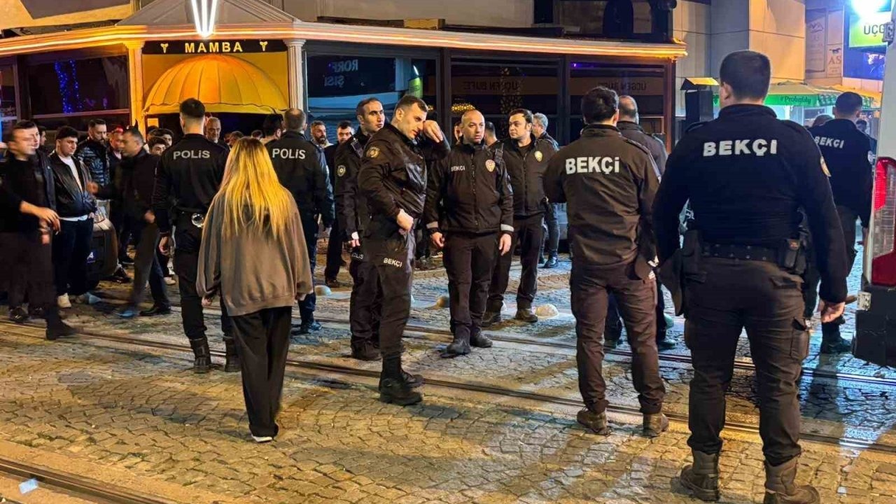 İzmit’te Eğlence Mekanında Başlayan Kavgada Silahlar Çekildi: 2 Yaralı