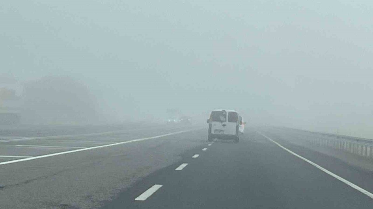 Kars-Gürcistan Kara Yolunda Yoğun Sis Uyarısı: Görüş Mesafesi 15 Metreye Düştü