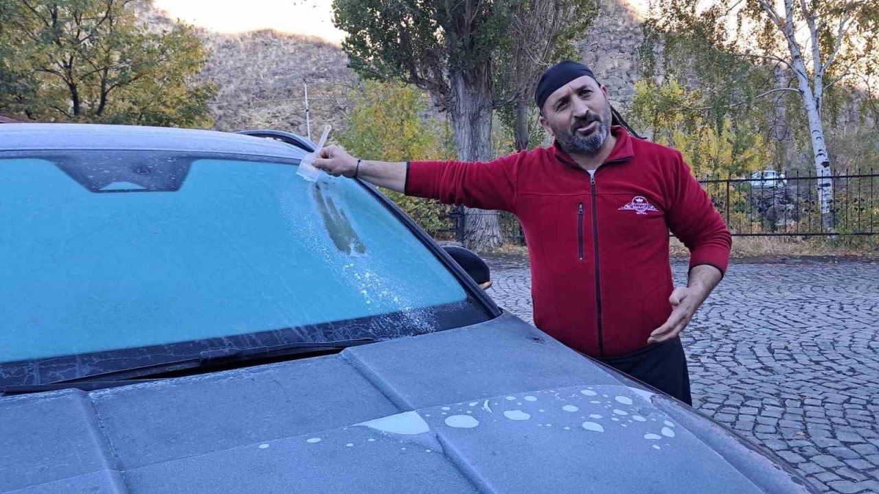 Kars&#039;ta Hava Sıcaklığı -7 Dereceye Düştü: Sabah Saatlerinde Araç Camları Buz Tuttu