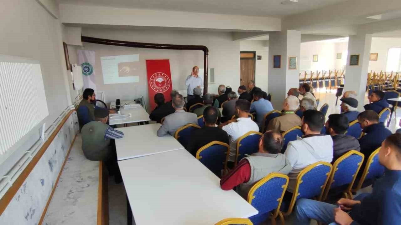 Kars’ta Hayvan Yetiştiricilerine Şarbon Eğitimi: Koruma ve Kontrol Yöntemleri Anlatılıyor