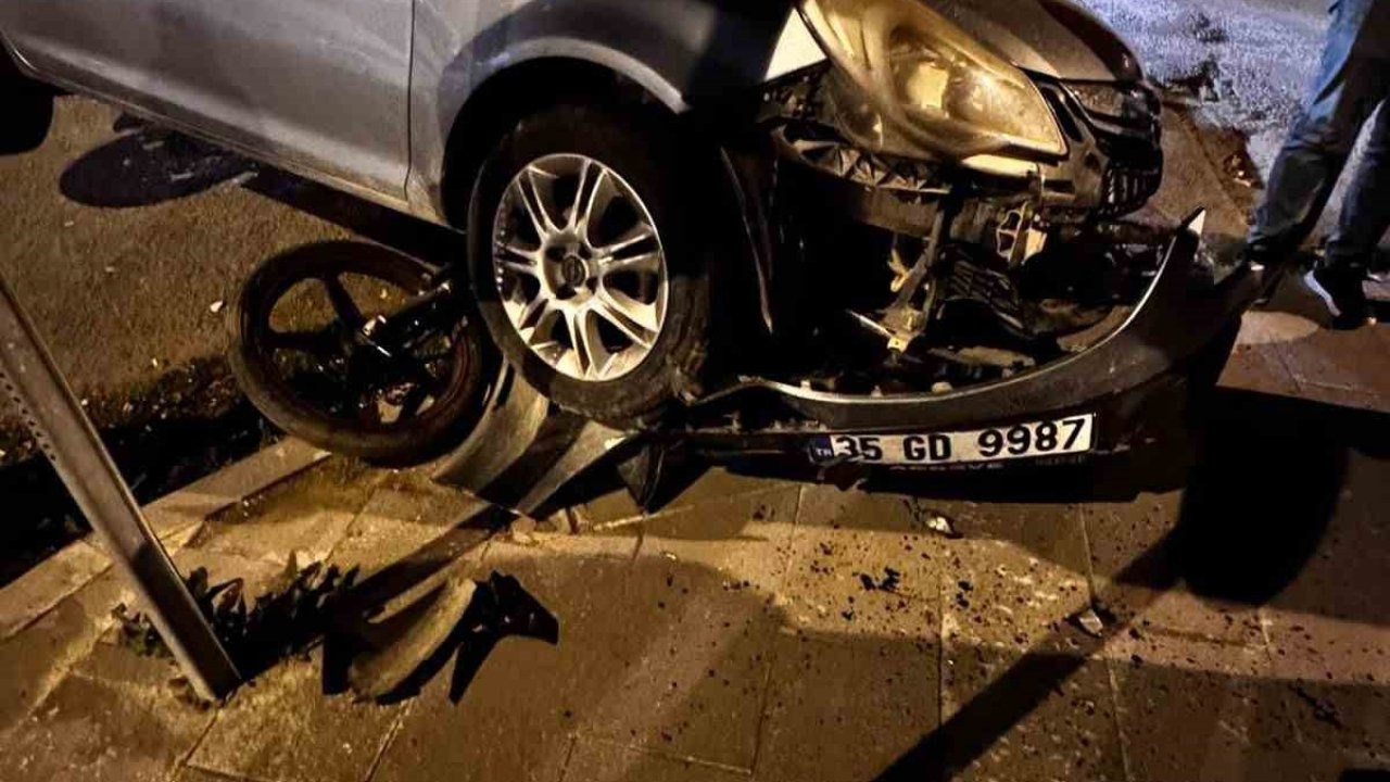 Kars&#039;ta Otomobil ve Motosiklet Çarpıştı: Şans Eseri Yaralanan Olmadı