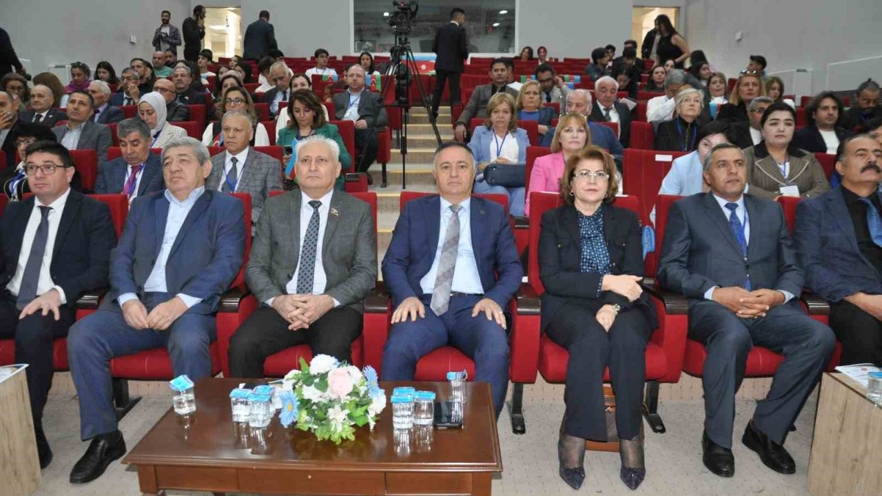 Kars'ta "Türk Dünyasında Azerbaycan Türkçesi ve Edebiyatı Araştırmaları" Sempozyumu Düzenlendi