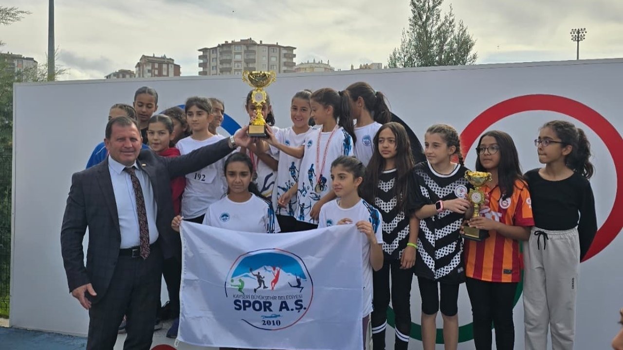 Kayseri Büyükşehir Belediyesi Spor A.Ş. Atletizmde Göz Doldurdu: 10 Sporcu Türkiye Şampiyonası'nda!