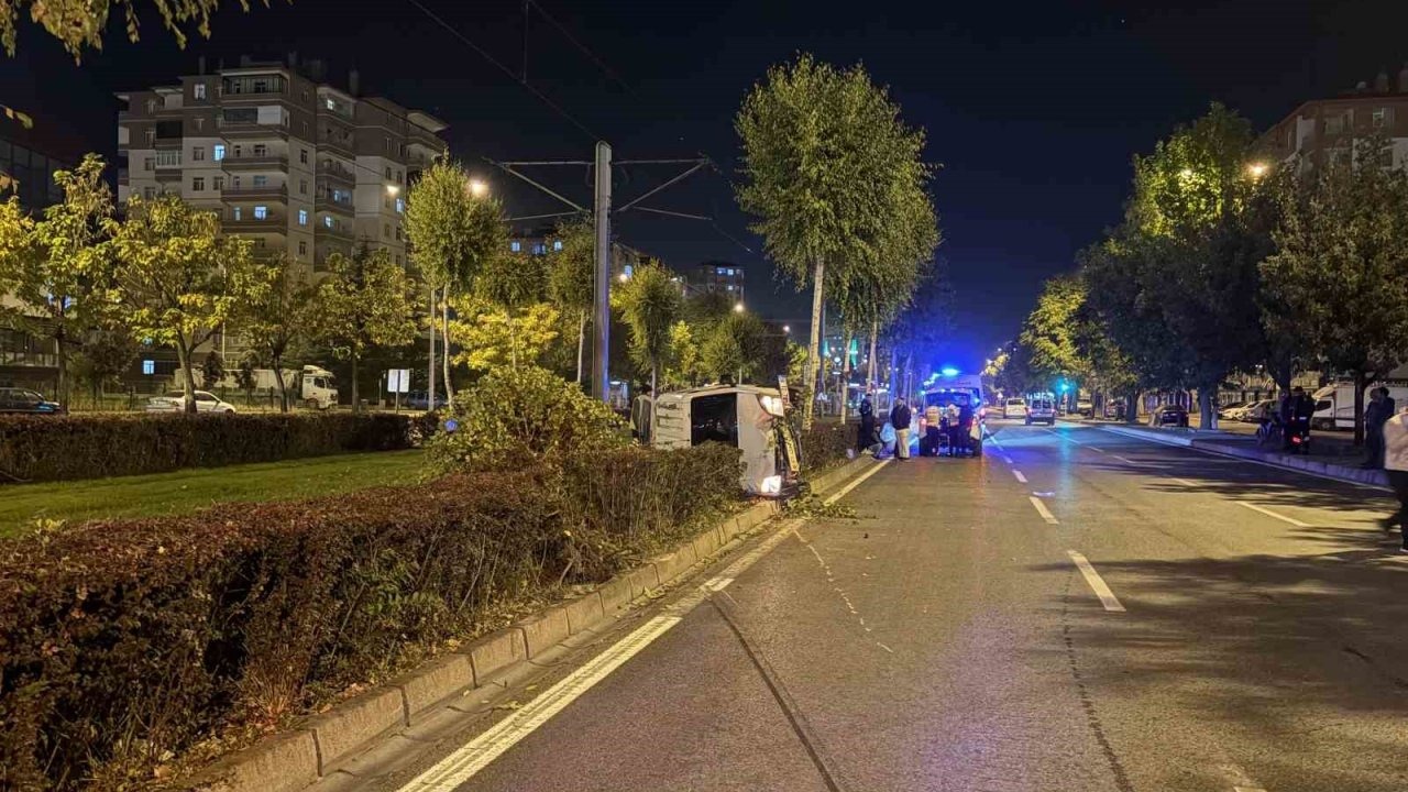 Kayseri’de Alkollü Sürücü Dehşeti: Ağacı Devirip Yan Yattılar, Ceza Yağdı