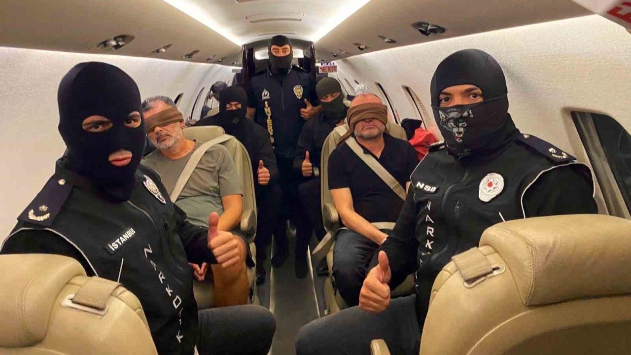 Kırmızı Bültenle Aranan &#039;Don Vito&#039; Lakaplı Uyuşturucu Baranu Abdullah Alp Üstün, Türkiye&#039;ye Getirildi!