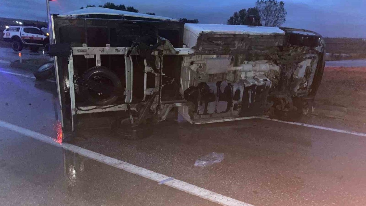 Kırmızı ışık ihlali kaza getirdi: 2 yaralı