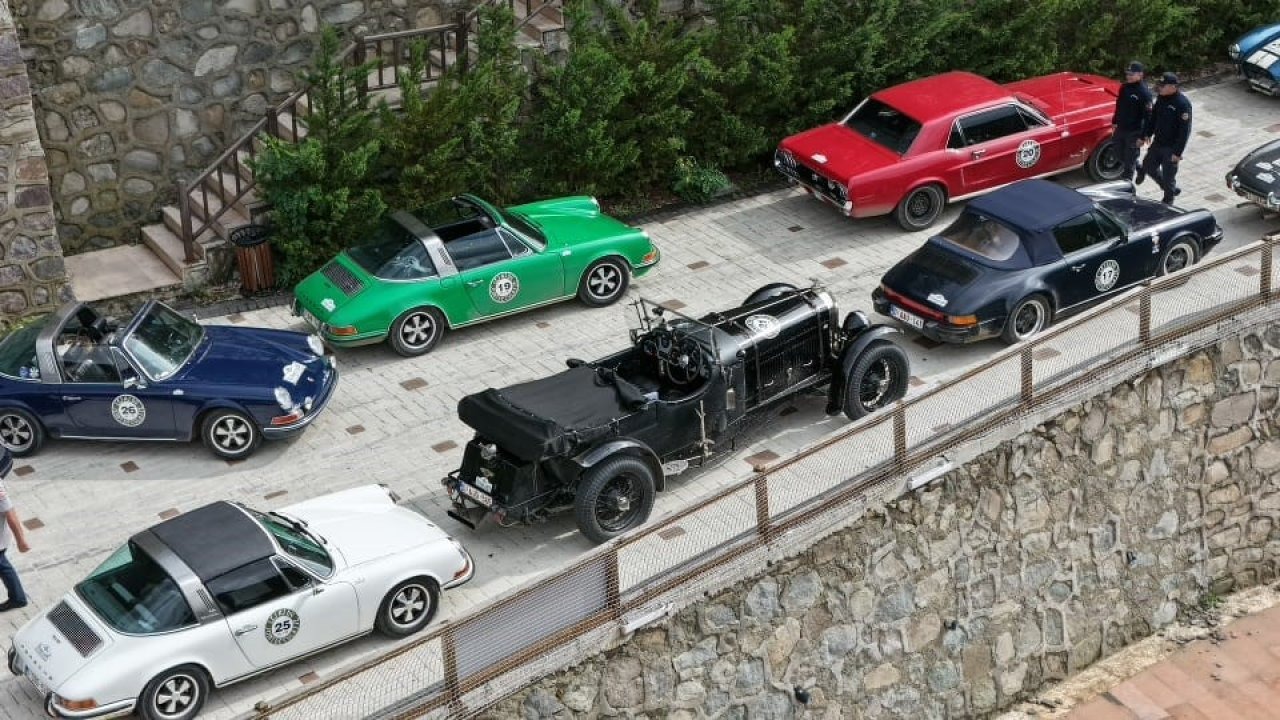 Klasik Araçlarla Türkiye Turu: Belçikalı Kafile Artvin&#039;in Güzelliklerini Keşfetti